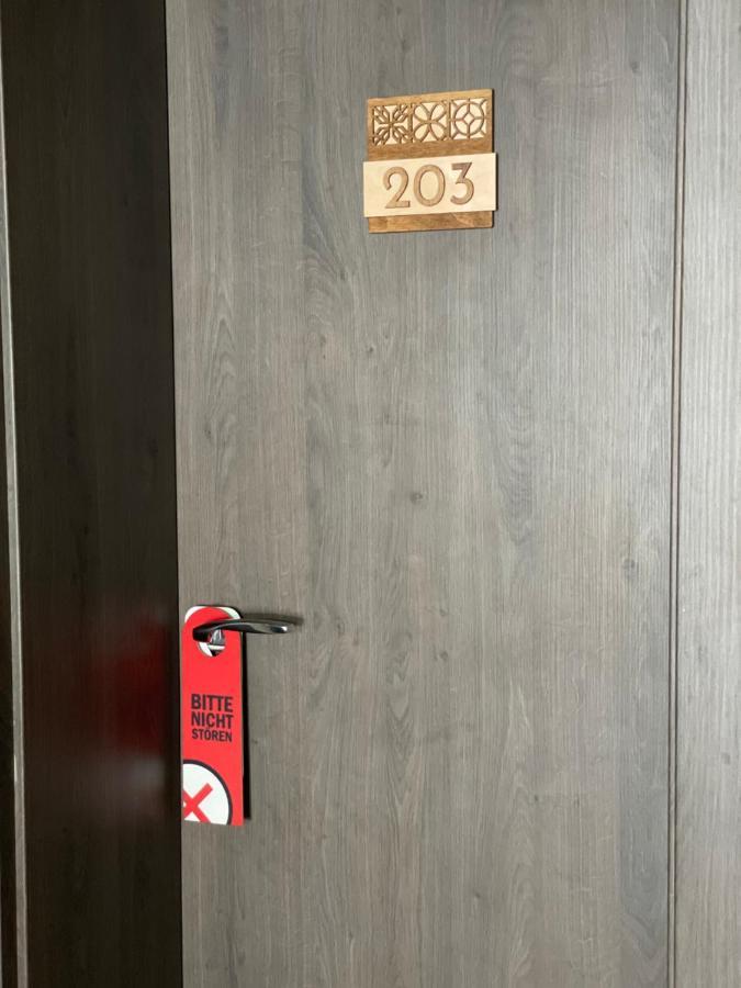 Hotel Post Зиндельфинген Экстерьер фото