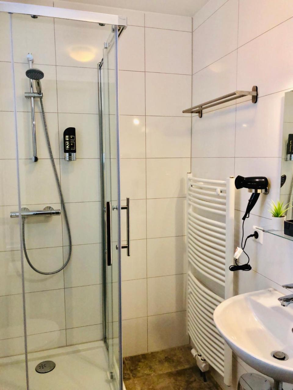 Hotel Post Зиндельфинген Экстерьер фото