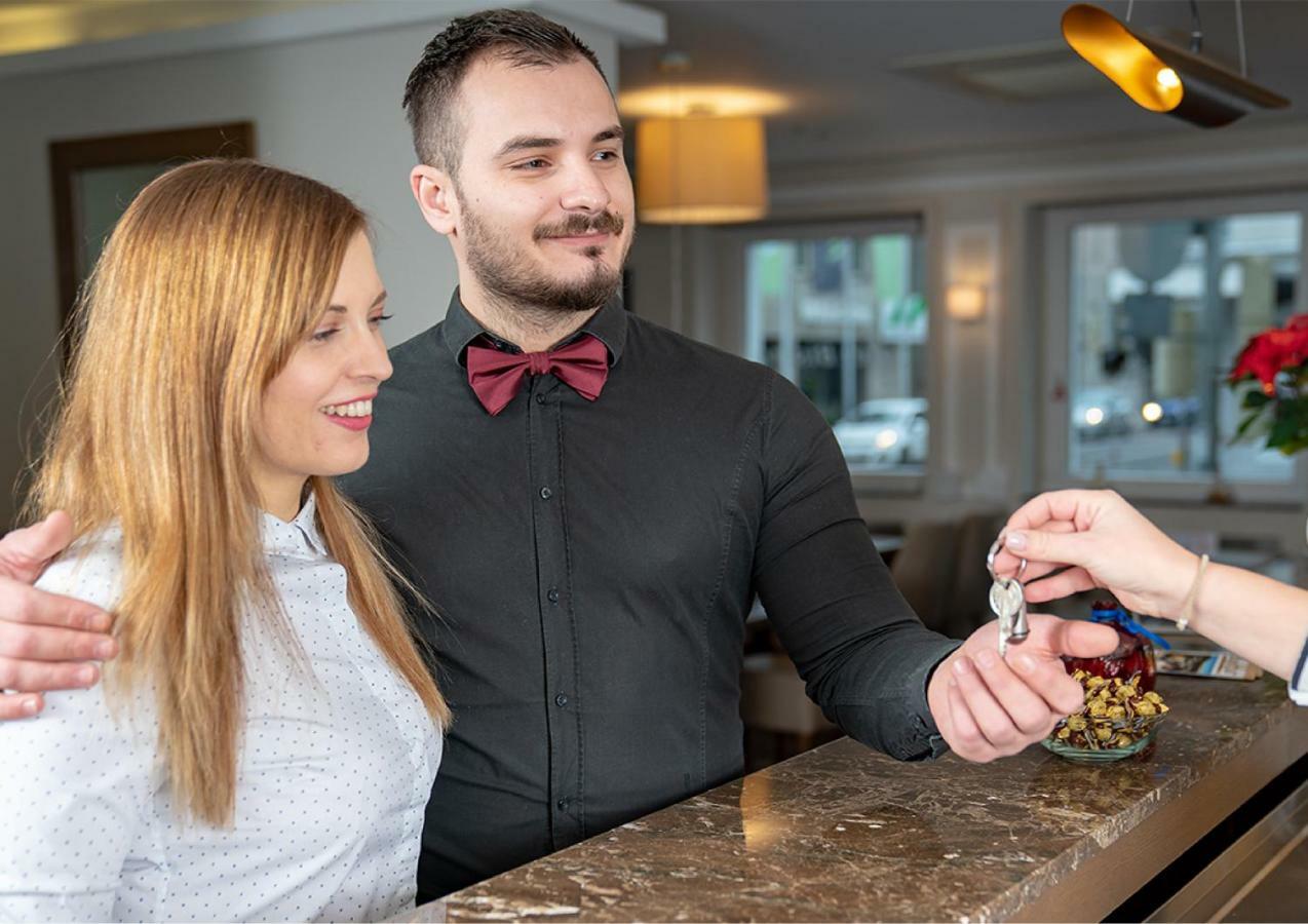 Hotel Post Зиндельфинген Экстерьер фото